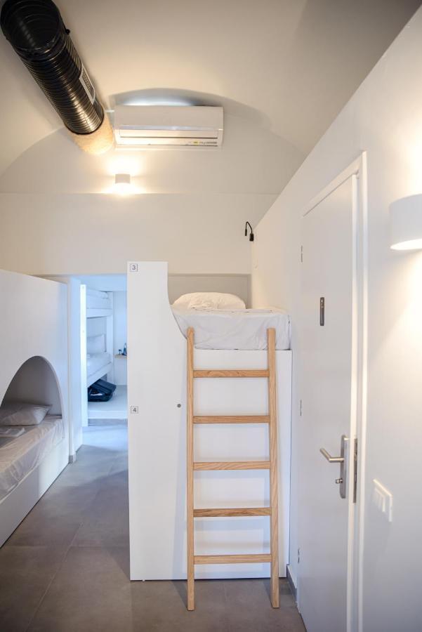 Central Hostel Oia Екстер'єр фото