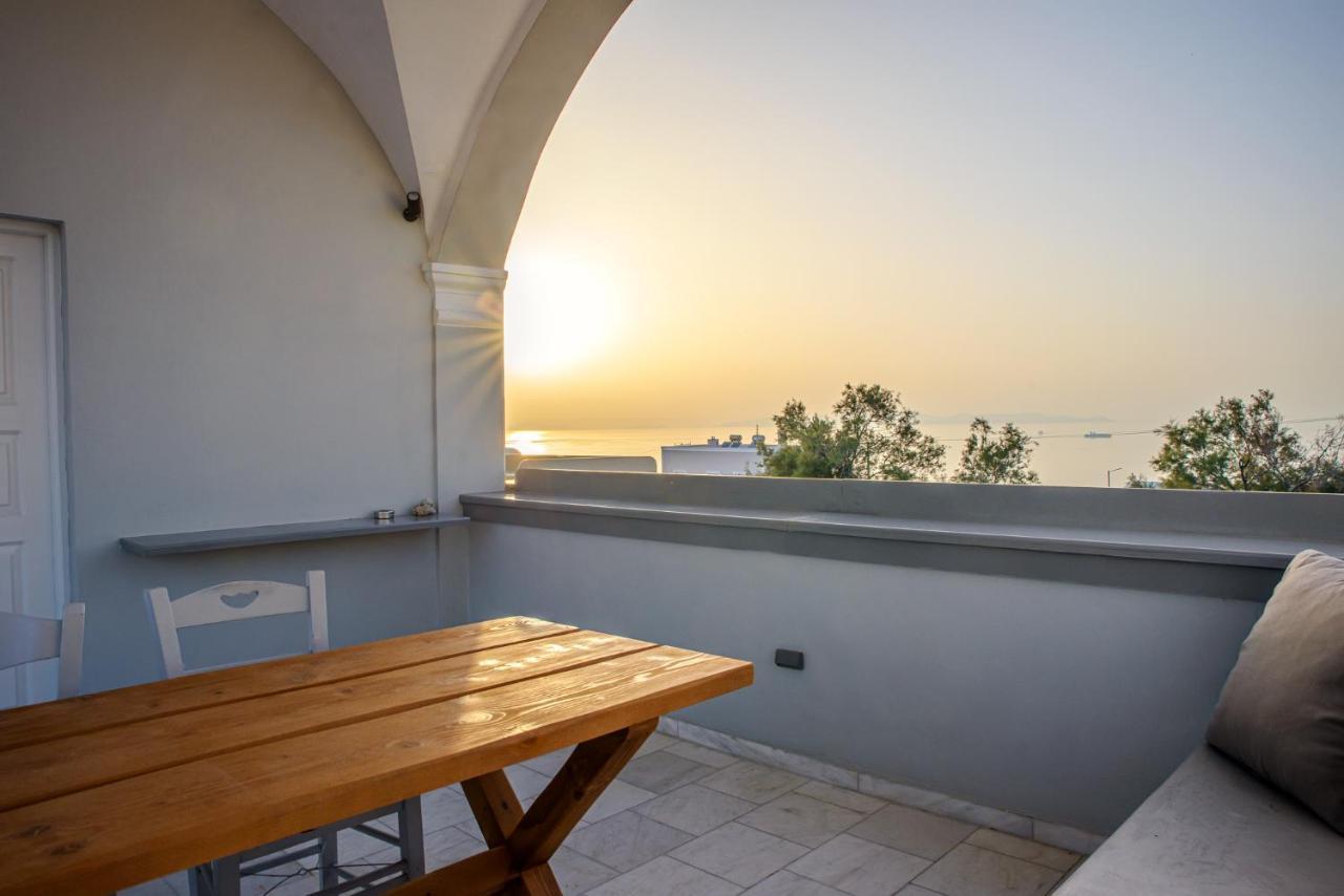 Central Hostel Oia Екстер'єр фото