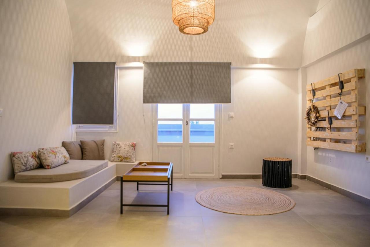 Central Hostel Oia Екстер'єр фото